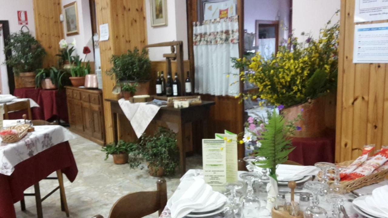 Albergo Ristorante Centro Vico Canavese Ngoại thất bức ảnh