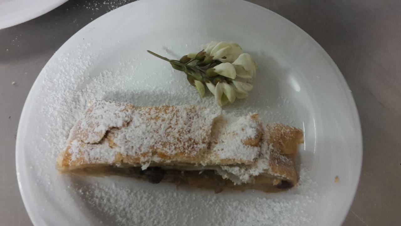 Albergo Ristorante Centro Vico Canavese Ngoại thất bức ảnh